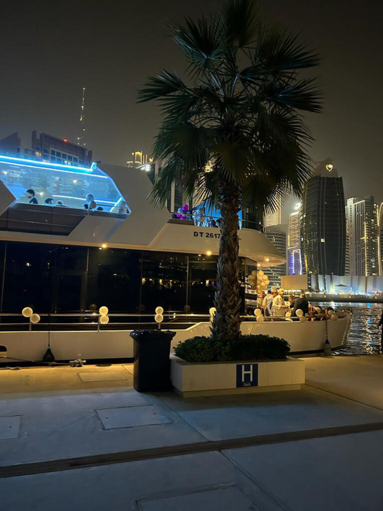 HOUSE BOAT-Yacht Rental Dubai-8