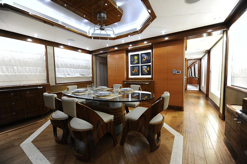 MAJESTY-Luxury-Yacht-Rental-Dubai-12