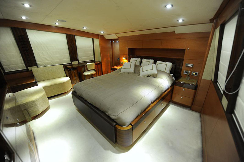 MAJESTY-Luxury-Yacht-Rental-Dubai-6