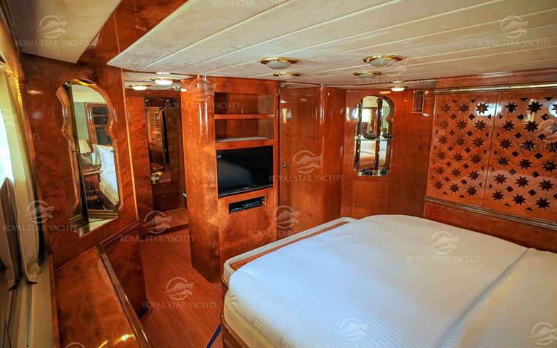 MAZAYEL-Luxury-Yacht-Rental-Dubai-10