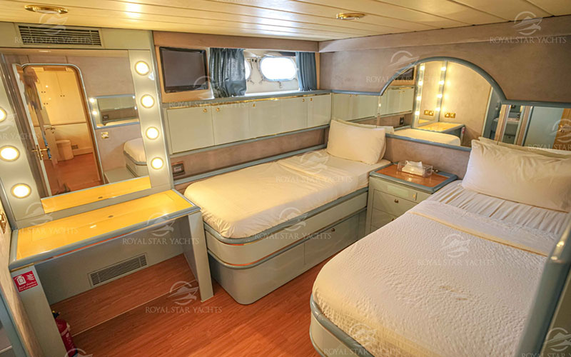 MAZAYEL-Luxury-Yacht-Rental-Dubai-7