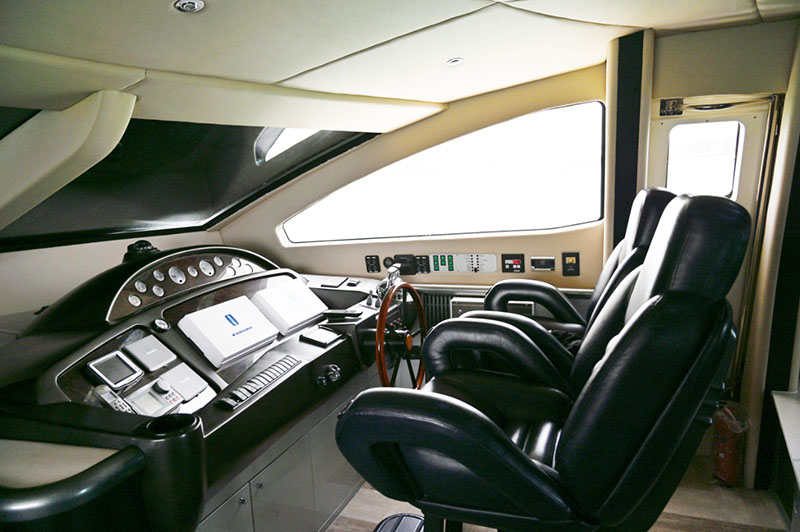 SUNSEEKER-Luxury-Yacht Rental-Dubai-12